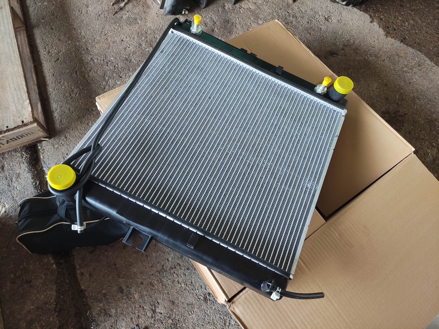A new car auxiliary radiator