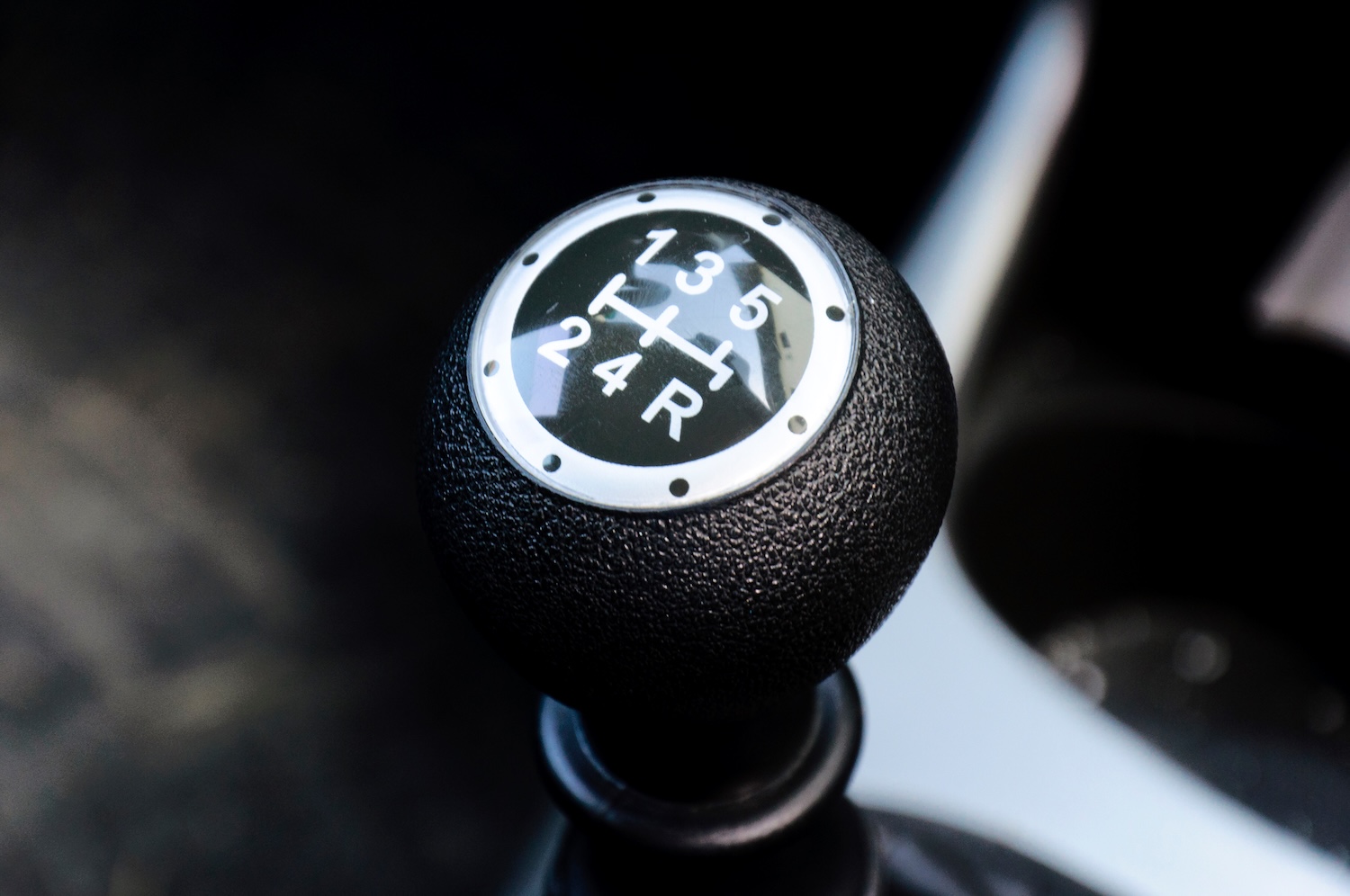 new and used gear knob replacement in a car